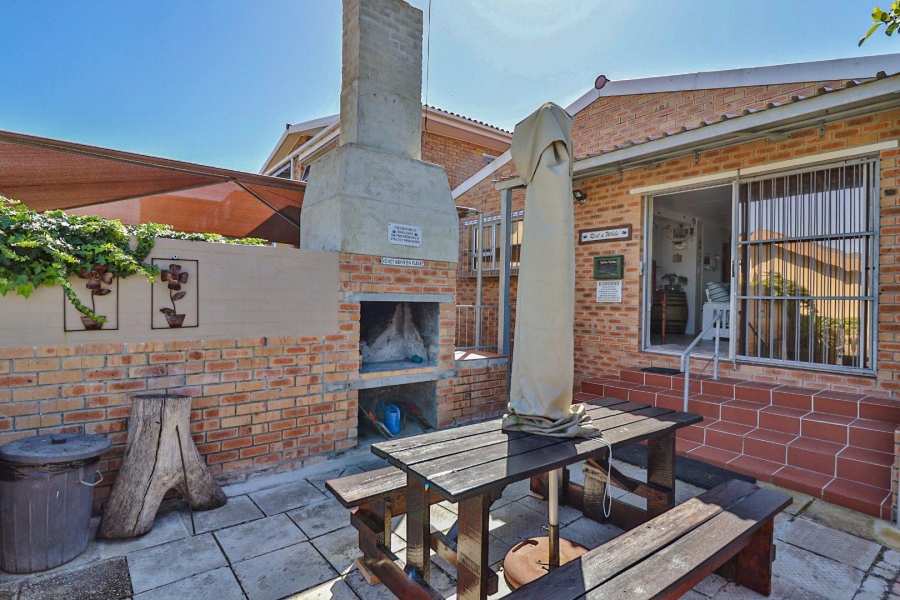 4 Bedroom Property for Sale in De Kelders Western Cape